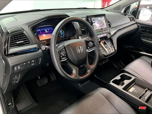 Used 2023 Honda Odyssey Elite image 2