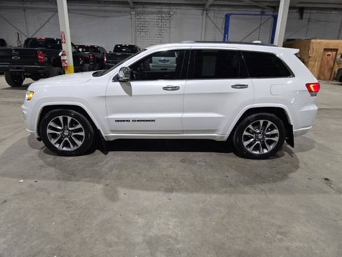 Used 2018 Jeep Grand Cherokee Overland AWD/4WD image 5