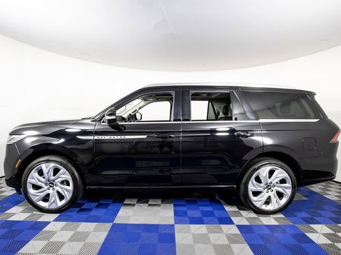 Used 2025 Lincoln Navigator Reserve AWD/4WD image 8
