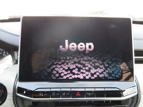 Used 2025 Jeep Compass Limited image 26