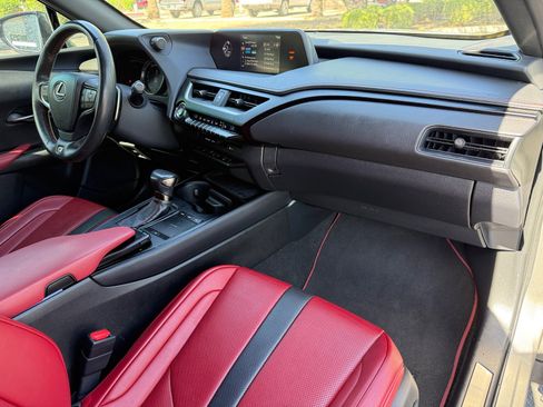 Used 2019 Lexus UX 200 image 30
