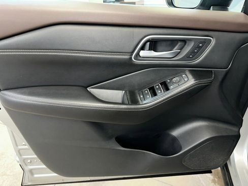 Used 2021 Nissan Rogue SL image 8