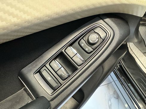 Used 2022 Subaru Ascent 8-Passenger AWD/4WD image 11