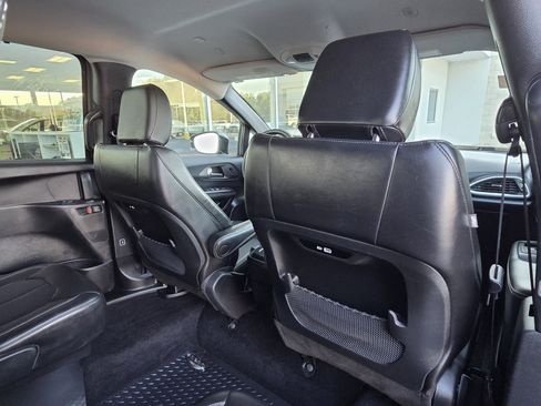 Used 2025 Chrysler Pacifica Select FWD image 37