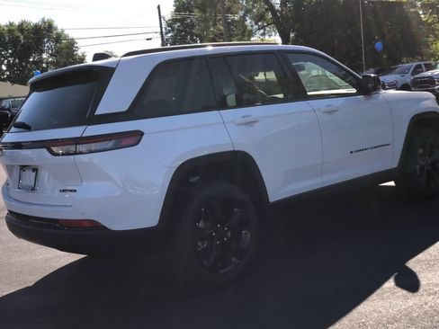 New 2025 Jeep Grand Cherokee Limited w/ Black Appearance Package image 8