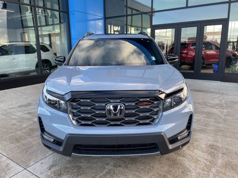 Used 2024 Honda Passport TrailSport image 2