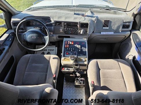 Used 2001 Ford F350 4x4 Regular Cab DRW Super Duty image 2