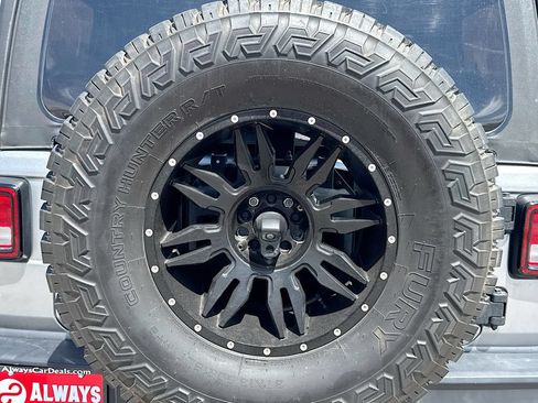 Used 2019 Jeep Wrangler Unlimited Sahara AWD/4WD image 34