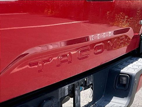 Used 2021 Toyota Tacoma TRD Off-Road w/ Technology Package AWD/4WD image 28