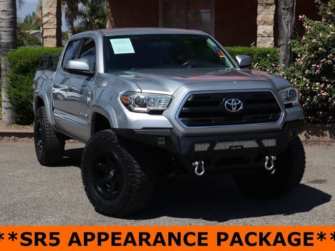 Used 2016 Toyota Tacoma SR5 image 2