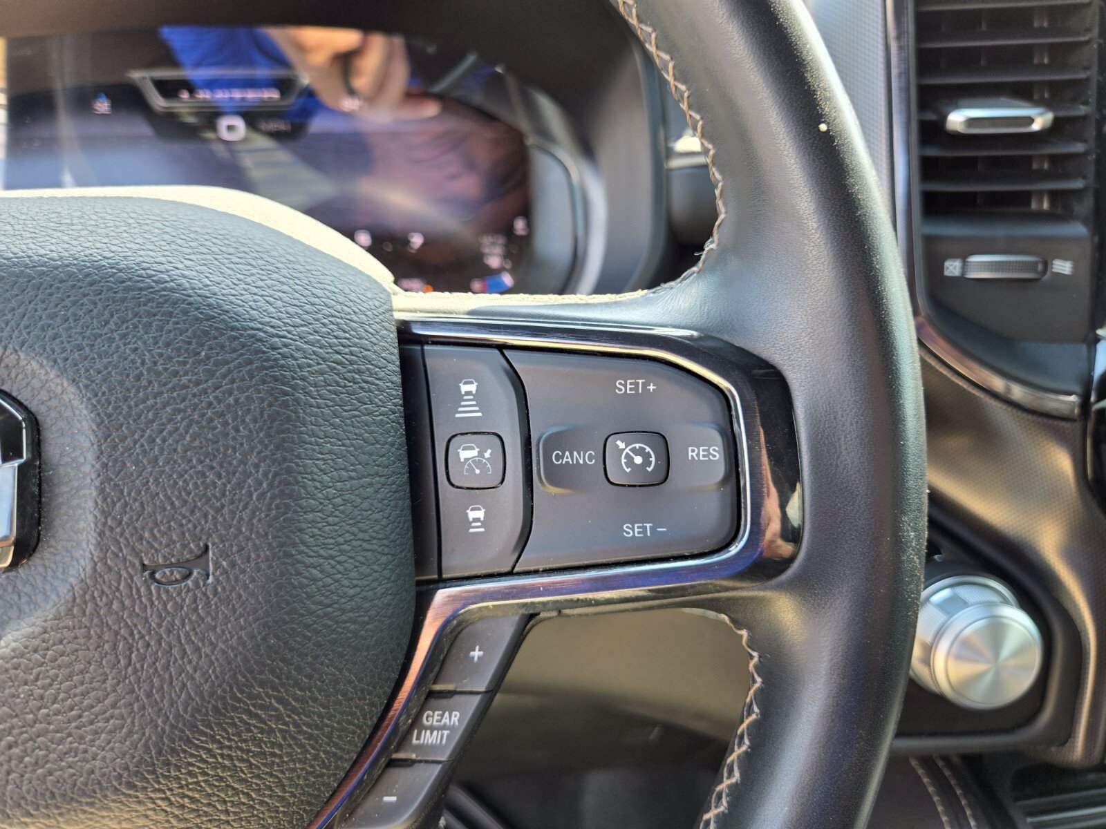 Used 2023 RAM 1500 Limited AWD/4WD image 34