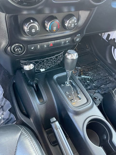 Used 2016 Jeep Wrangler Unlimited Sahara AWD/4WD image 15