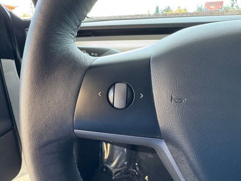 Used 2022 Tesla Model 3 Long Range AWD/4WD image 29