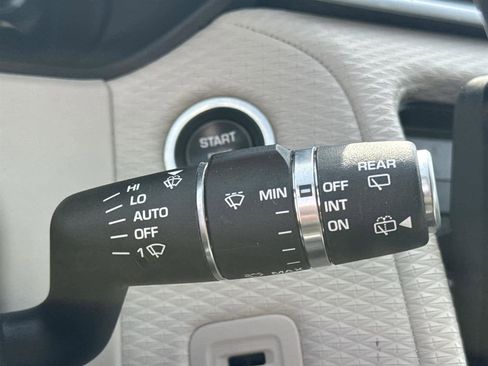 Used 2020 Land Rover Range Rover Velar S image 22