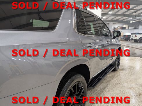 Used 2022 GMC Yukon SLT w/ SLT Premium Package image 3