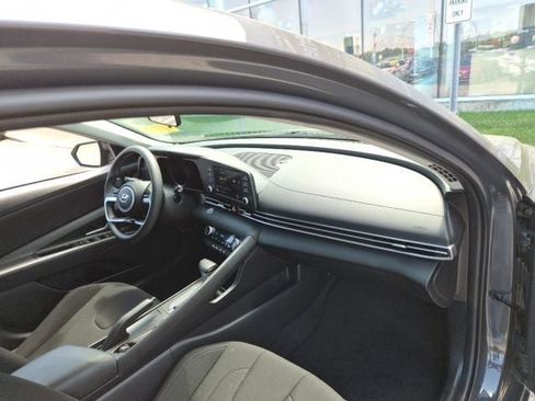 Used 2023 Hyundai Elantra SEL w/ Cargo Package FWD image 9