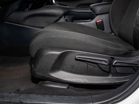 Used 2023 Honda HR-V LX image 27