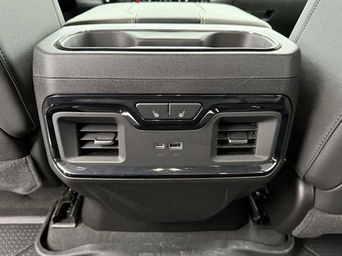 Used 2025 Chevrolet Silverado 2500 ZR2 w/ Technology Package image 40