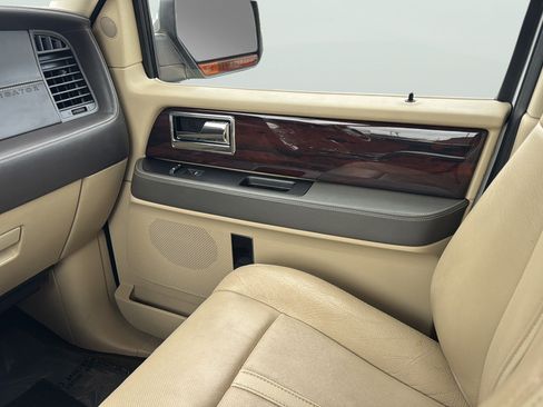 Used 2017 Lincoln Navigator Reserve AWD/4WD image 17