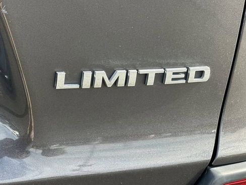 Used 2020 Jeep Cherokee Limited image 30