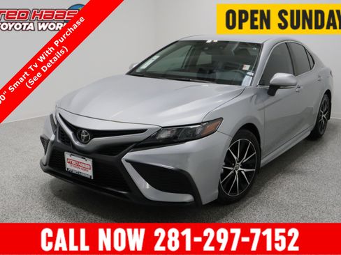 Used 2022 Toyota Camry SE image 1
