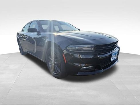 Used 2019 Dodge Charger SXT AWD/4WD image 2