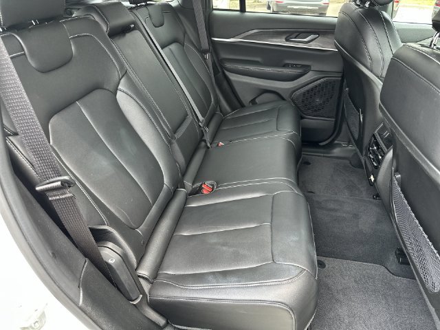 Used 2024 Jeep Grand Cherokee Limited AWD/4WD image 31