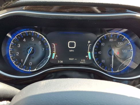 Certified 2024 Chrysler Pacifica Limited FWD image 24