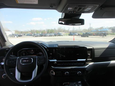 New 2026 GMC Sierra 1500 SLT image 16