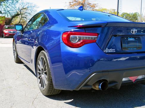 Used 2017 Toyota 86 image 32