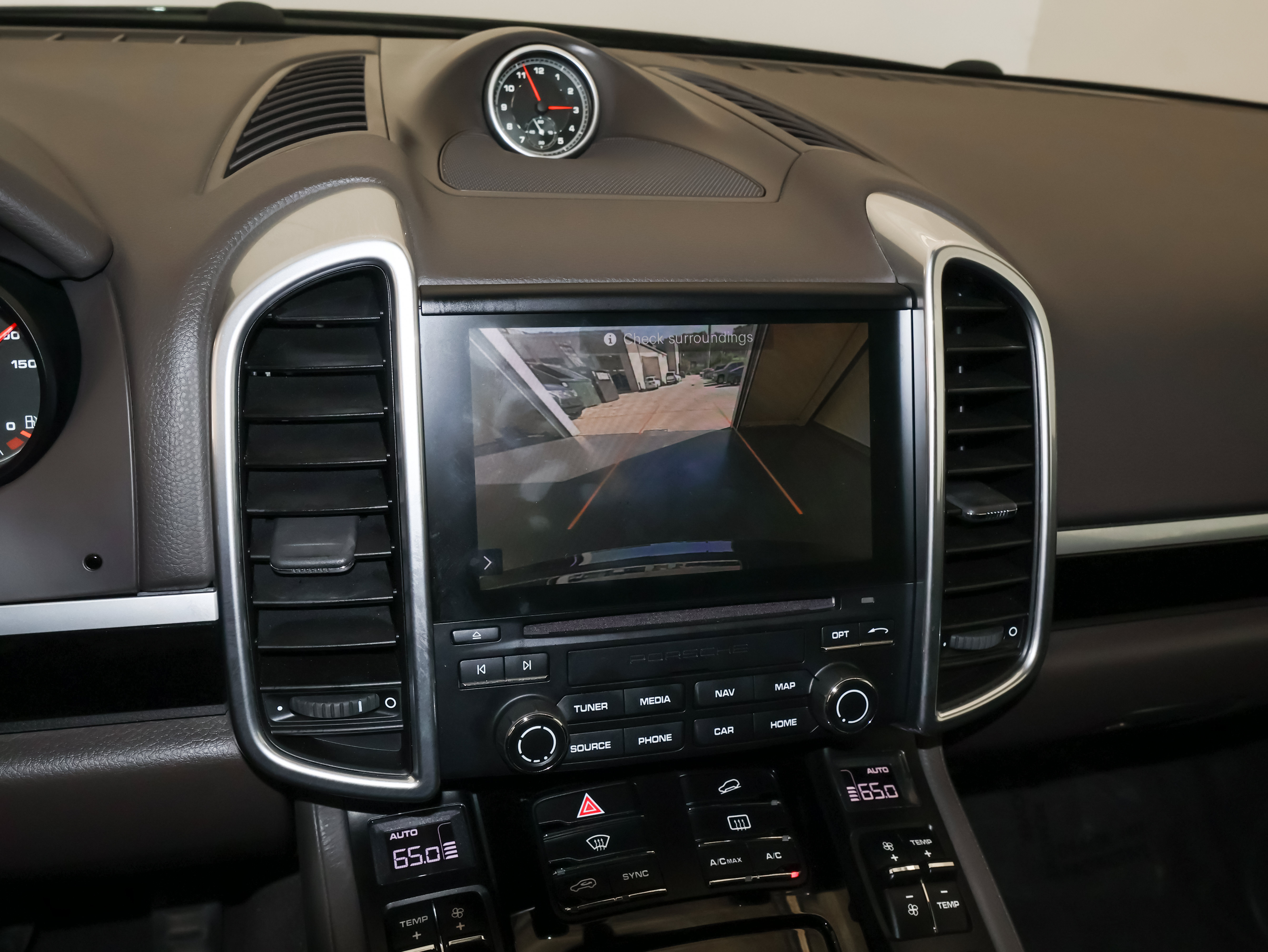 Used 2018 Porsche Cayenne Platinum Edition AWD/4WD image 33