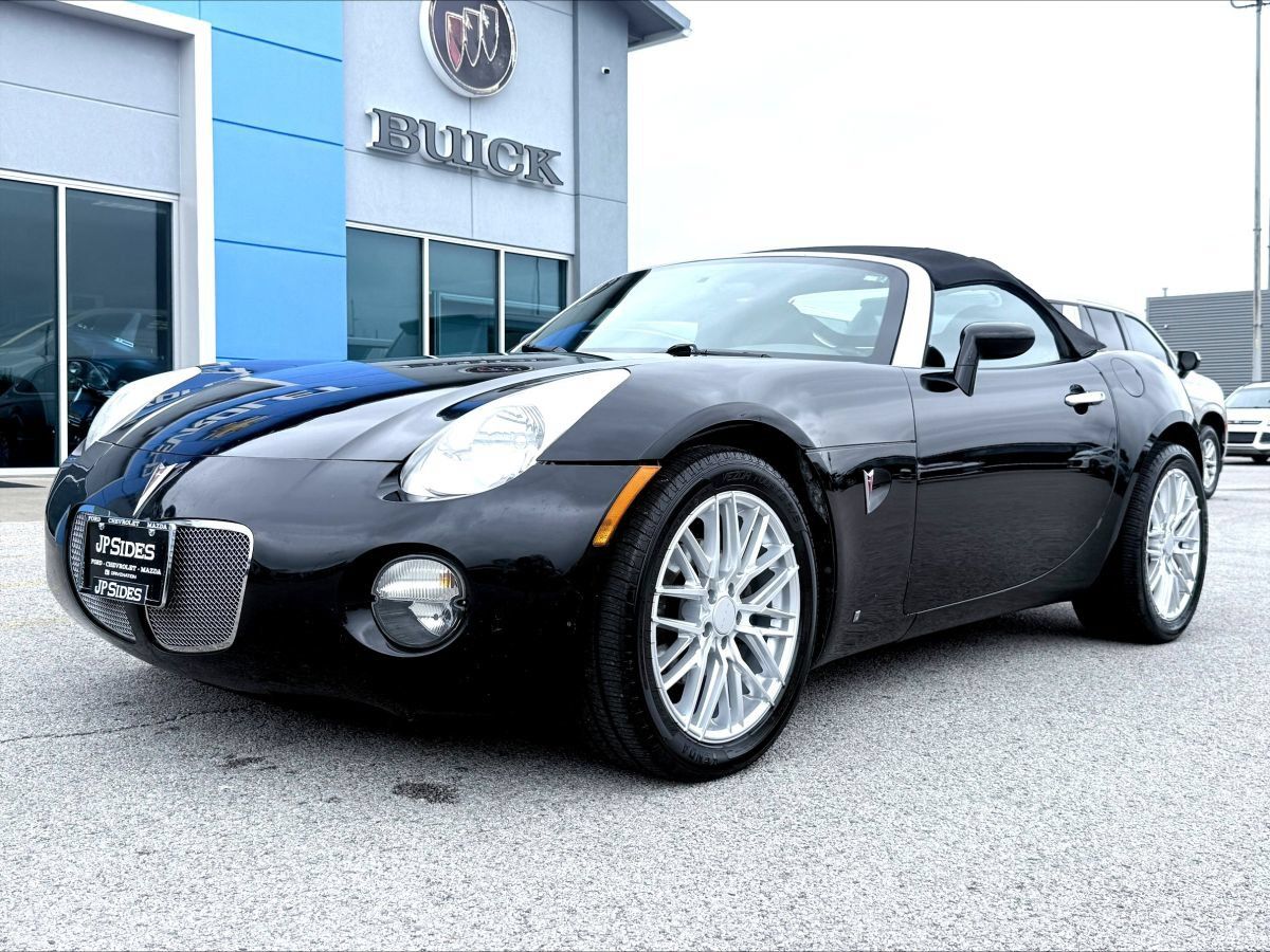 Used 2006 Pontiac Solstice Convertible w/ Power Package RWD image 1