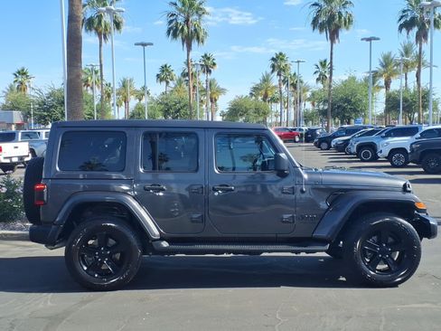 Used 2020 Jeep Wrangler Unlimited Sahara AWD/4WD image 3