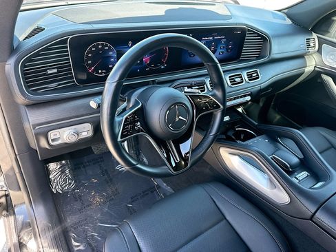 Used 2024 Mercedes-Benz GLS 450 4MATIC image 9