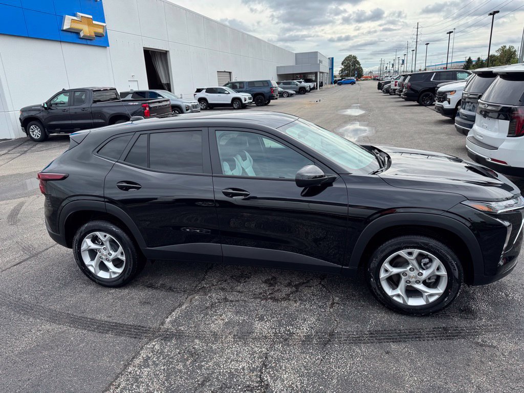 New 2026 Chevrolet Trax LS w/ LS Convenience Package FWD image 8