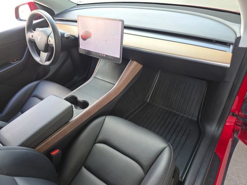 Used 2021 Tesla Model Y Long Range AWD/4WD image 27