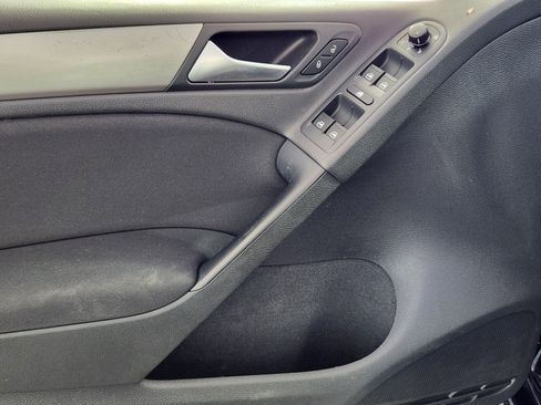 Used 2012 Volkswagen Golf 4-Door FWD image 16
