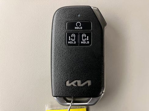 Used 2024 Kia Carnival LX image 33