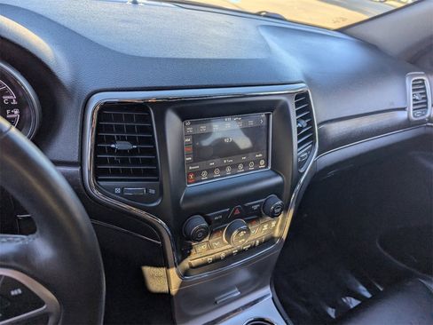 Used 2018 Jeep Grand Cherokee Limited image 23