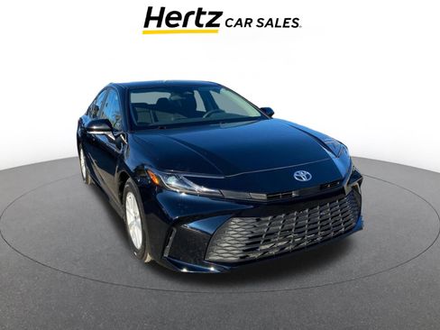 Used 2025 Toyota Camry LE image 1