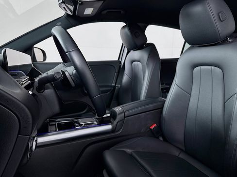 Certified 2023 Mercedes-Benz GLA 250 image 17