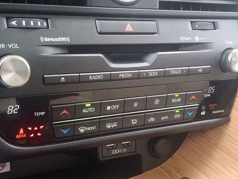 Used 2022 Lexus RX 350L Premium w/ Premium Package image 17