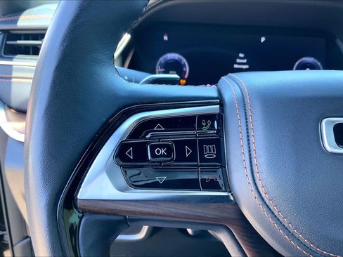 Used 2021 Jeep Grand Cherokee L Summit w/ Luxury Tech Group V AWD/4WD image 23
