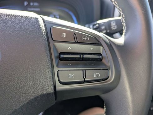 Certified 2025 Hyundai Venue Limited image 18