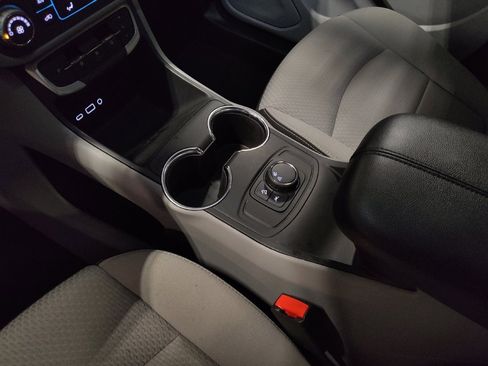 Used 2024 GMC Terrain SLE w/ Fleet Convenience Package image 26