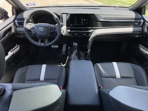 Used 2025 Toyota Camry SE FWD image 9