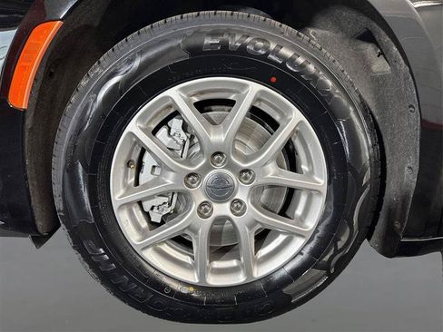 Used 2024 Chrysler Pacifica Touring-L FWD image 22