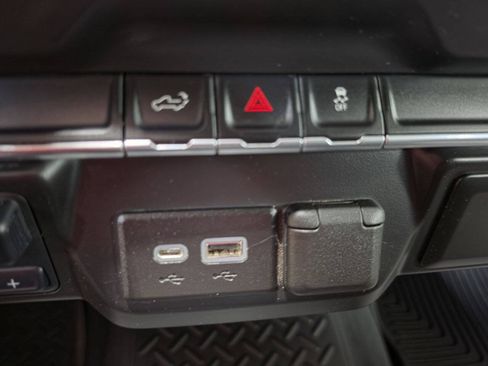 Used 2022 Chevrolet Silverado 2500 W/T AWD/4WD image 36