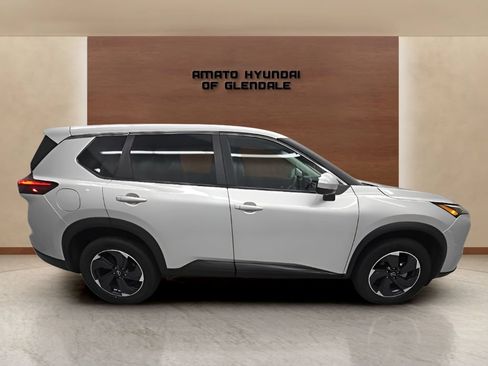 Used 2024 Nissan Rogue SV FWD image 7