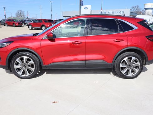 Used 2023 Ford Escape Platinum image 8